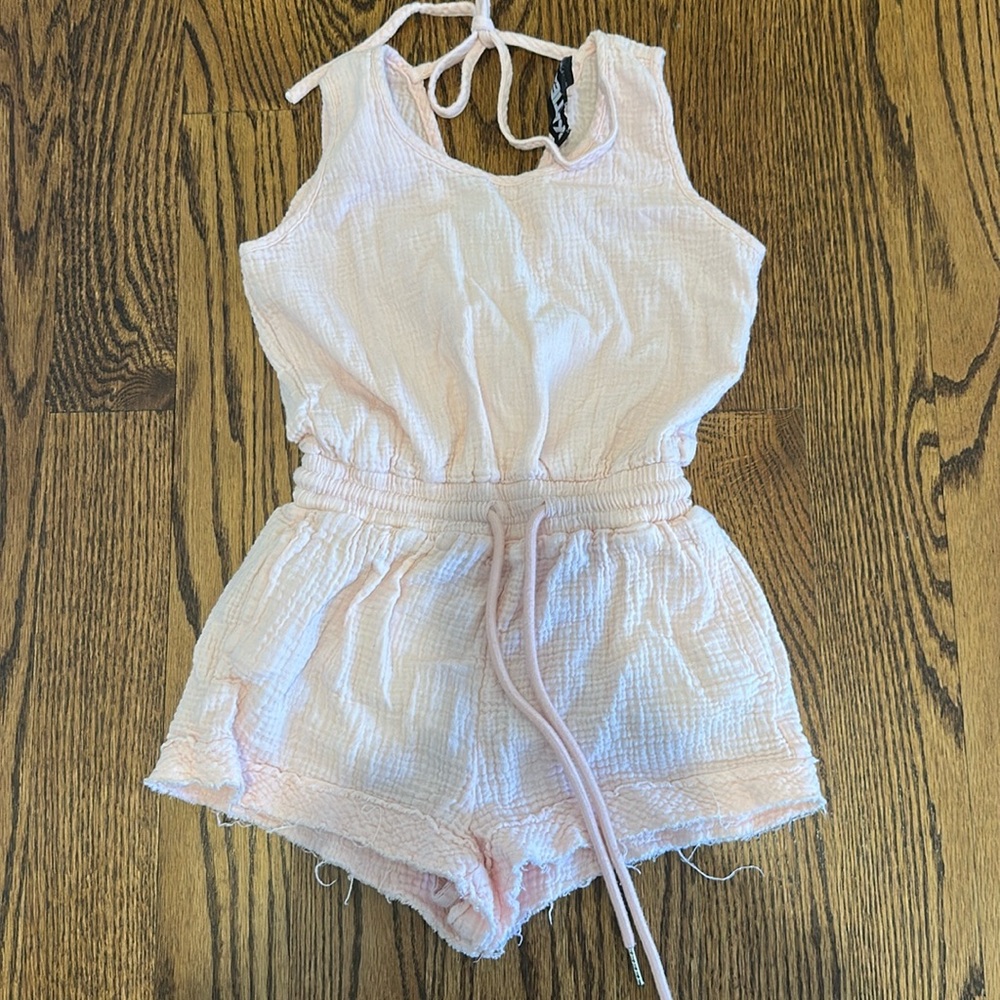 KatieJ NYC gauze style romper tween size small, light pink